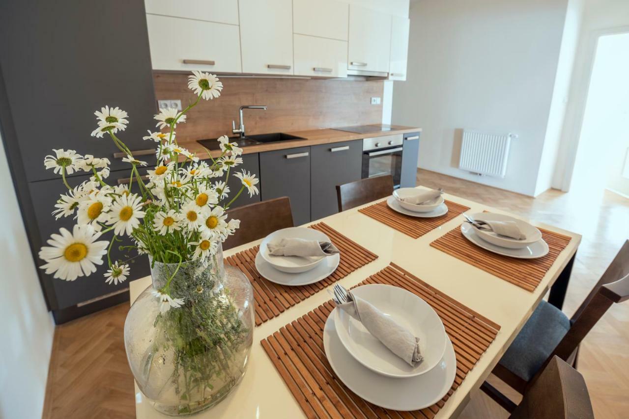 Letna Garden Suites ปราก ภายนอก รูปภาพ